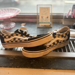 6.5 Checkered vans